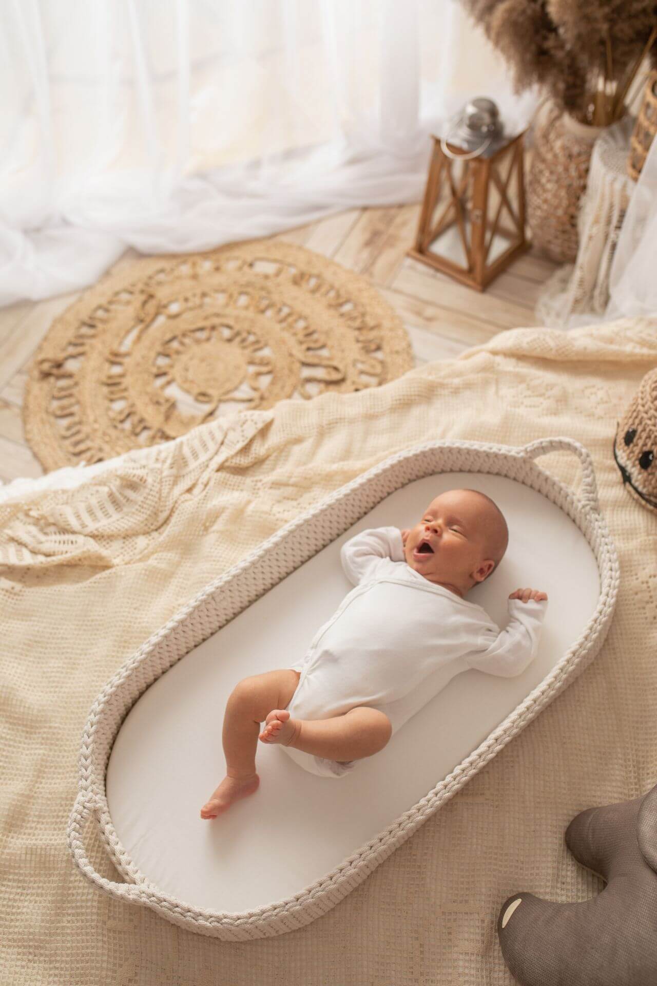 Crochet changing basket cream