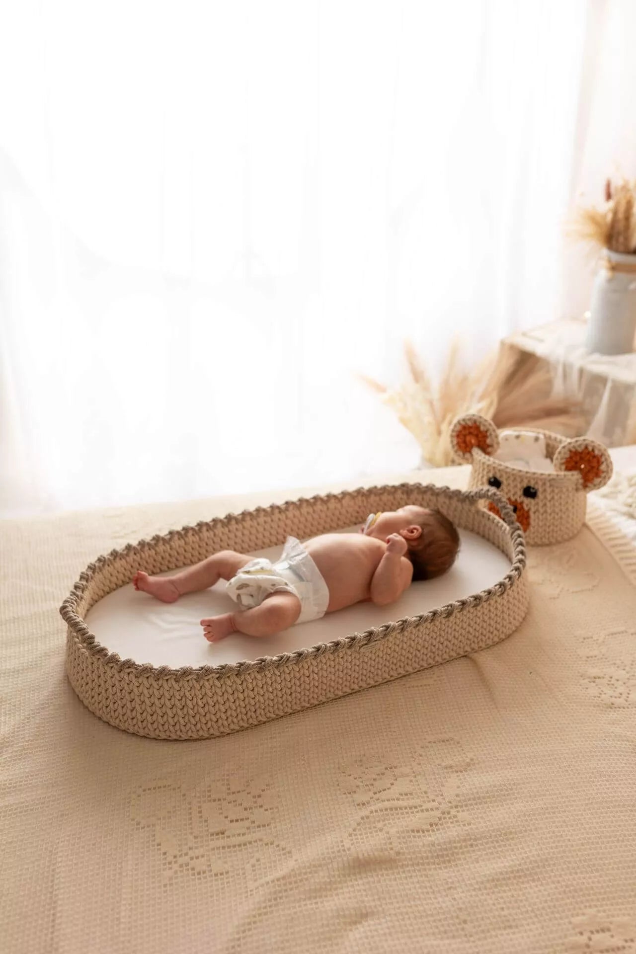 Ručně háčkovaný přebalovací koš dvoubarevný - Cappuccino & Krémová