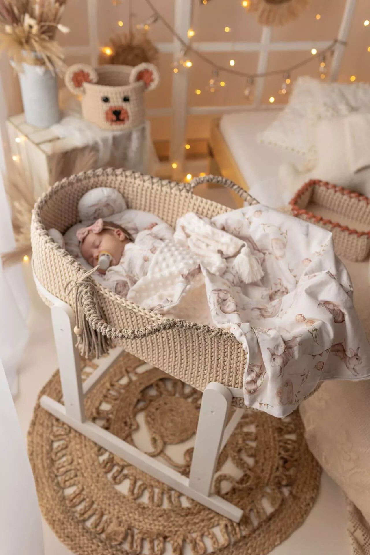 Ručně háčkovaný Mojžíšův košík pro miminko - dvoubarevný