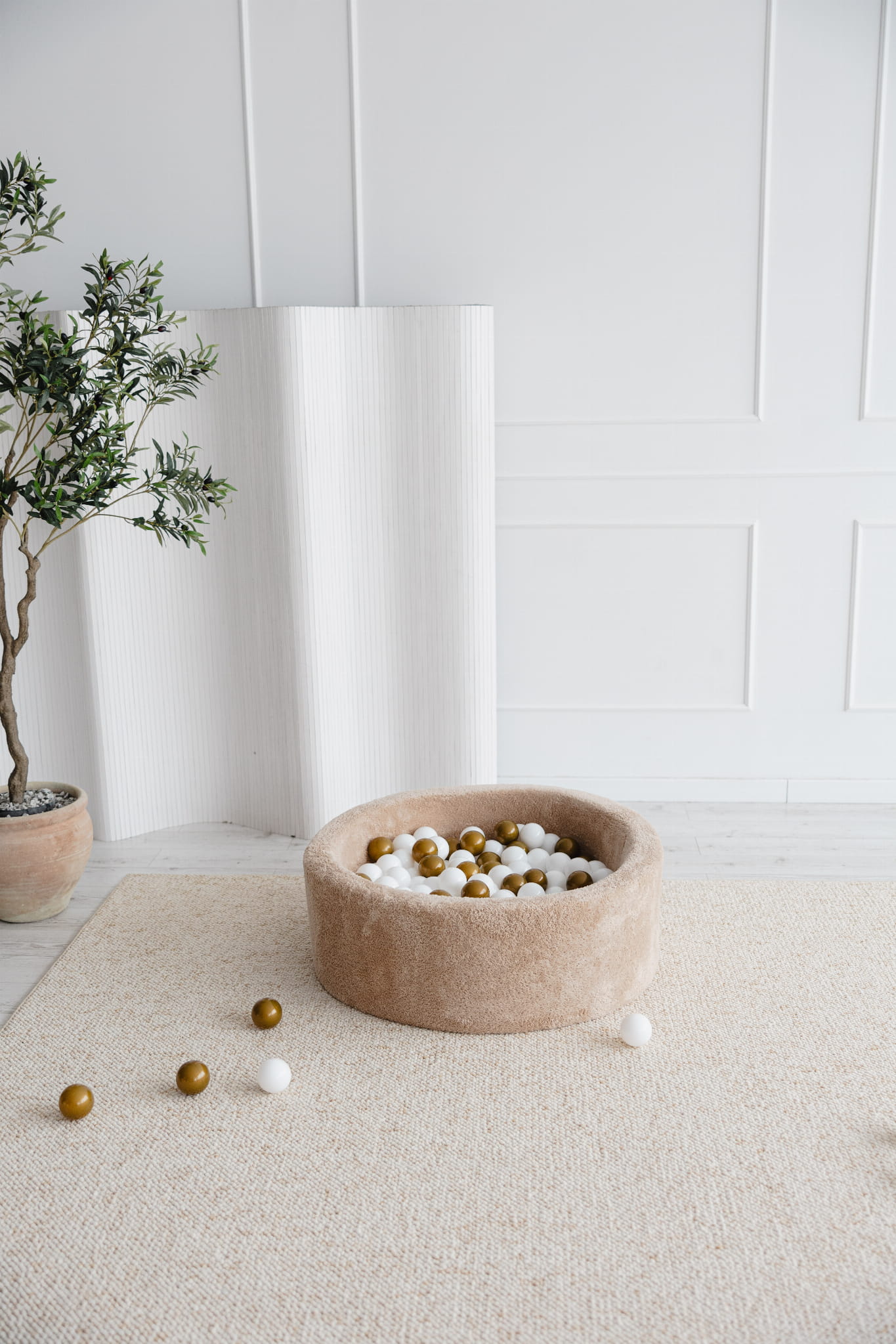 Prémiový plyšový suchý bazének s míčky – Béžový (200/250 míčků)