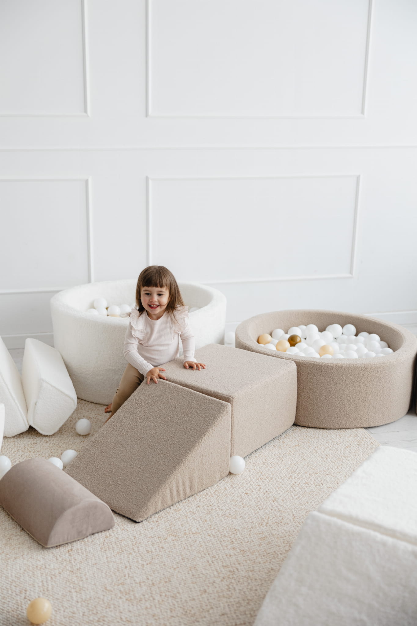 Prémiový suchý bazének s míčky Bouclé – Krémový (200/250 míčků)