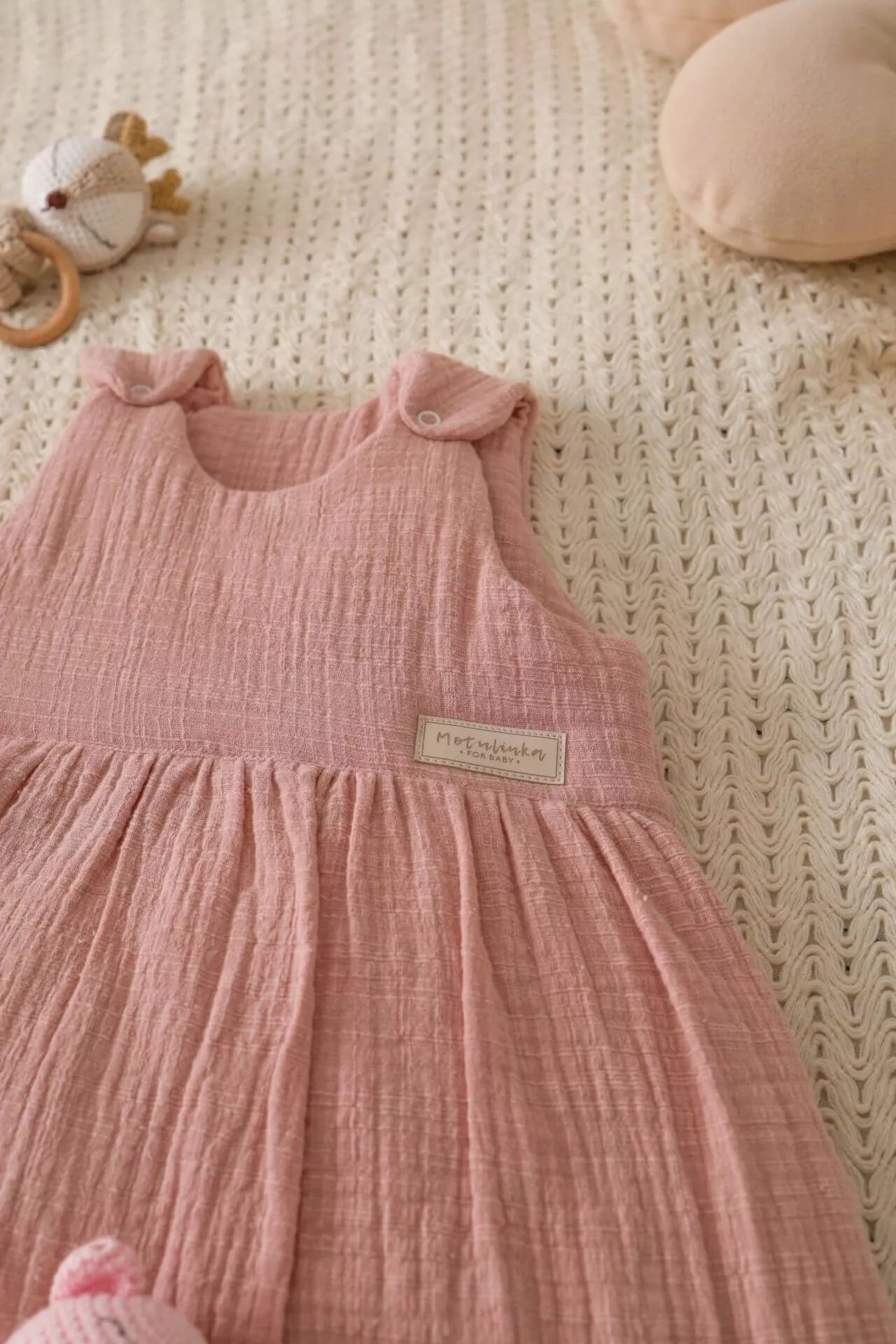 Spací pytel pro miminka z mušelínu LinenLook – 1,5 TOG růžový (0–6 m)