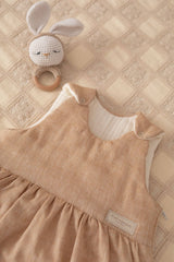 Ručně šitý spací pytel pro miminka – Herringbone (len & mušelín) - 1,5 TOG (0-6 měsíců)