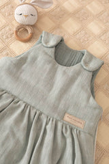 Ručně šitý spací pytel pro miminka – Herringbone (len & mušelín) - 1,5 TOG (0-6 měsíců)