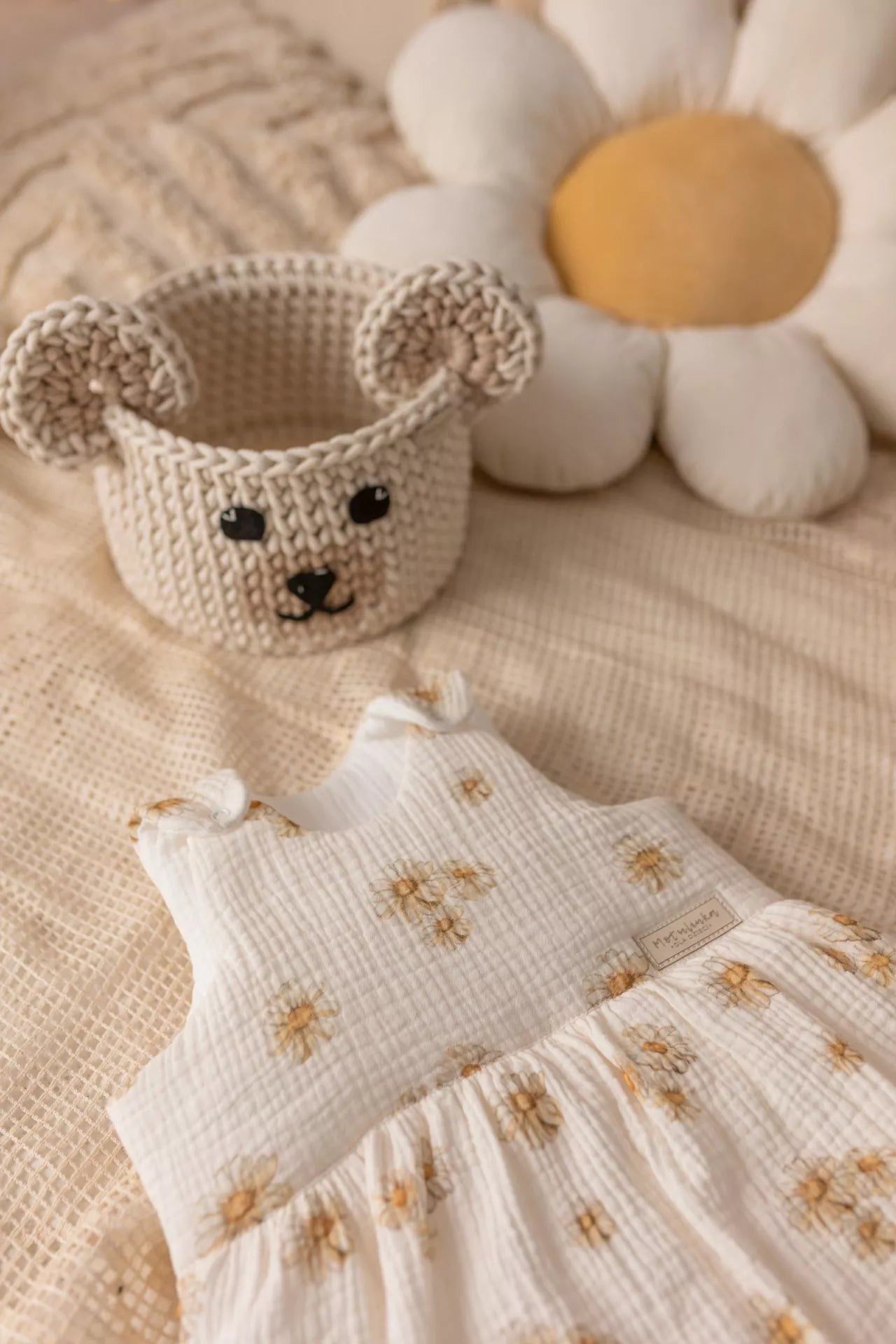 Ručně šitý mušelínový spací pytel pro miminka – Sedmikrásky – 1,5 TOG – 0–6 měsíců