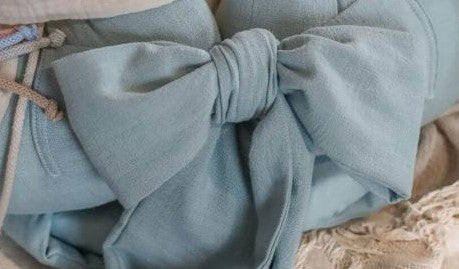 Měkký lněný kojící polštář s mašlí (5 barev)