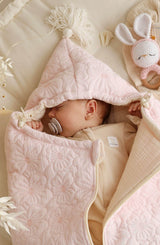 Mušelínový spací pytel do korbičky a autosedačky – Prošívané kytičky