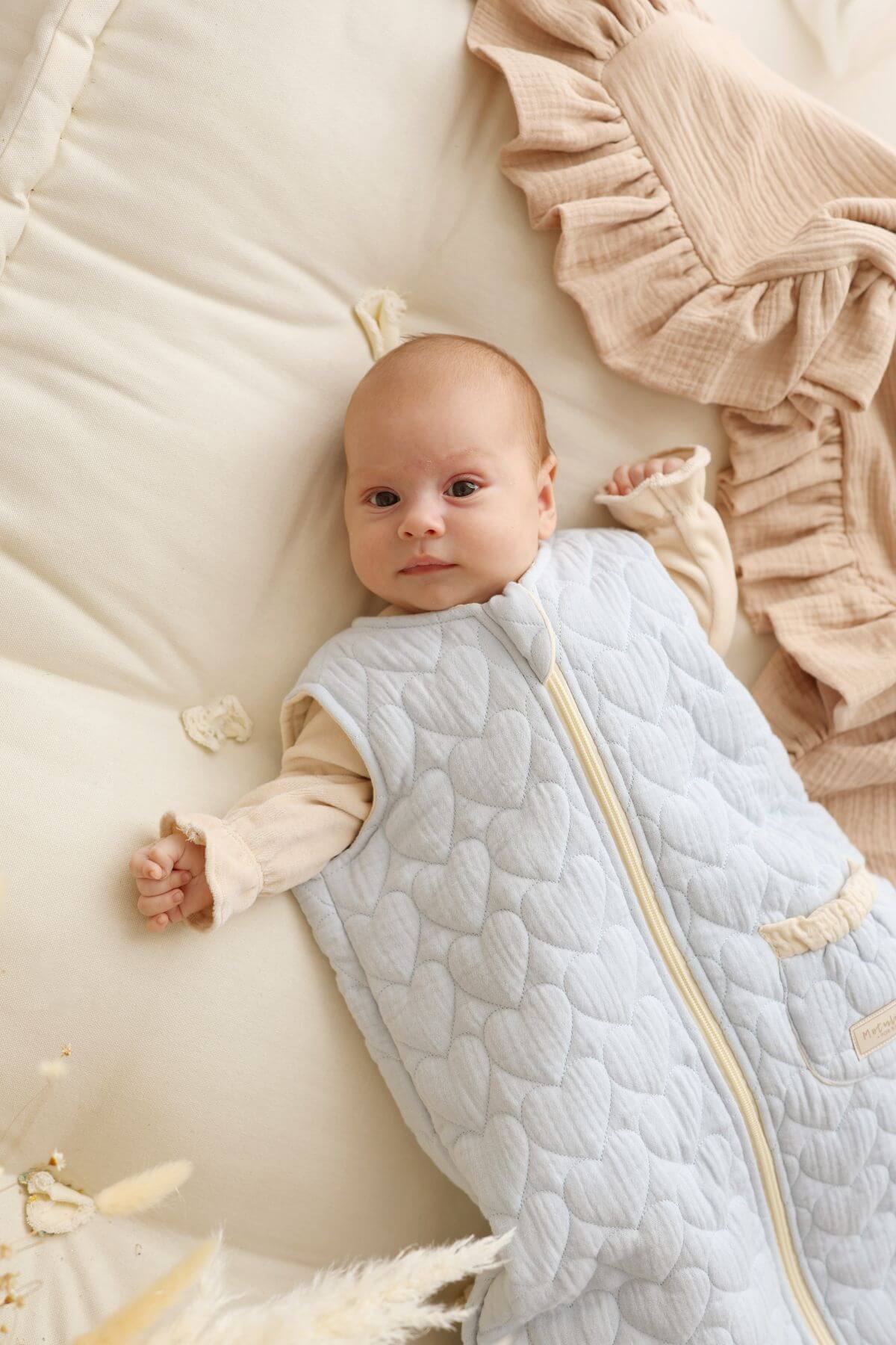 Mušelínový spací pytel pro miminko – Prošívaná srdíčka Pastelově modrá