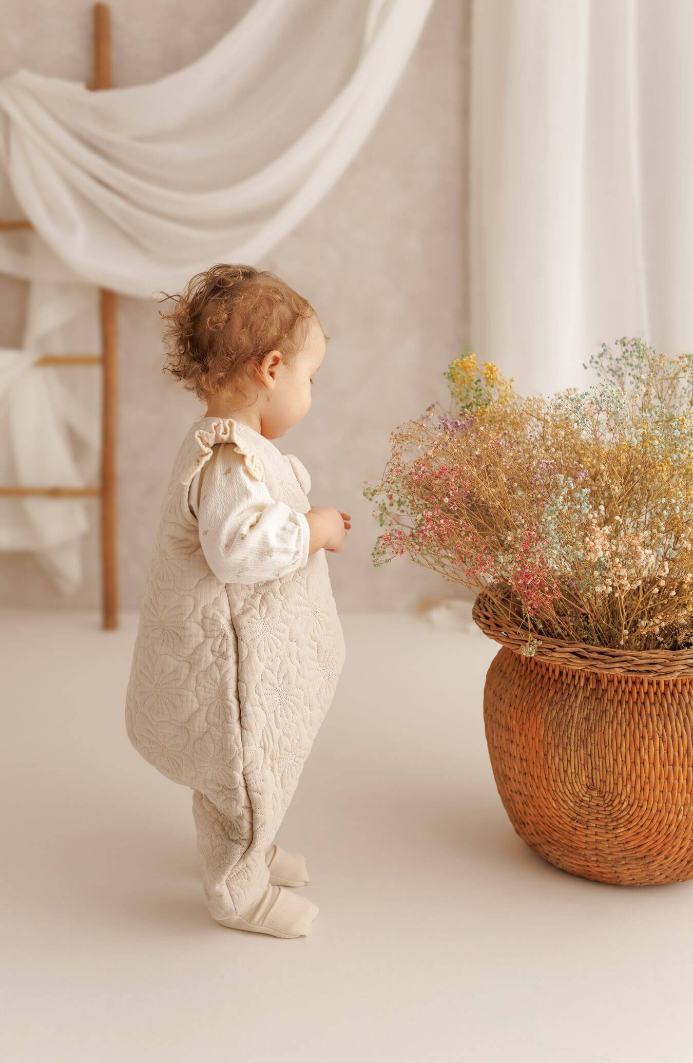 Mušelínový spací pytel s nohavicemi – Prošívané kytičky béžová