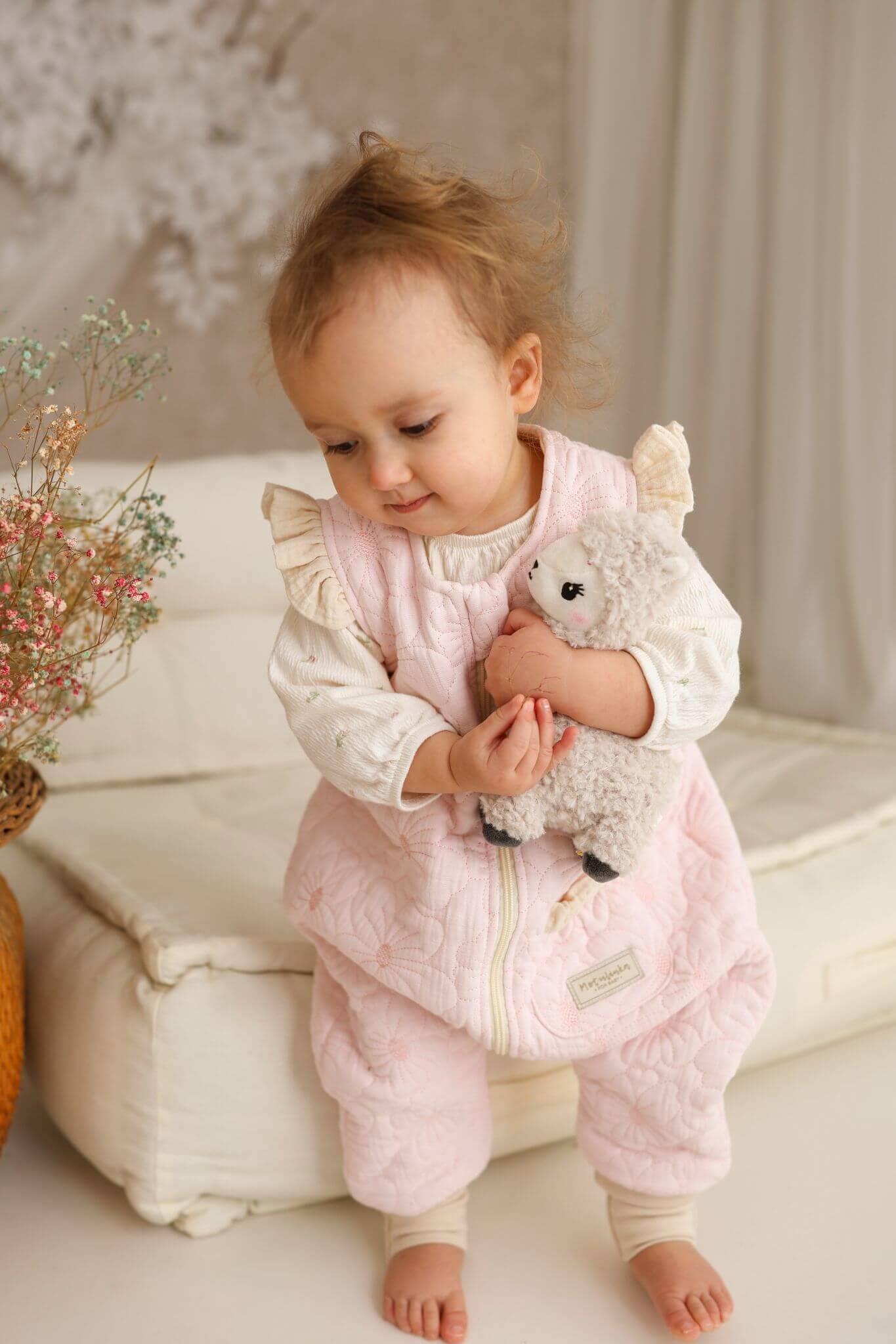 Mušelínový spací pytel s nohavicemi – Prošívané kytičky Pudrově růžová