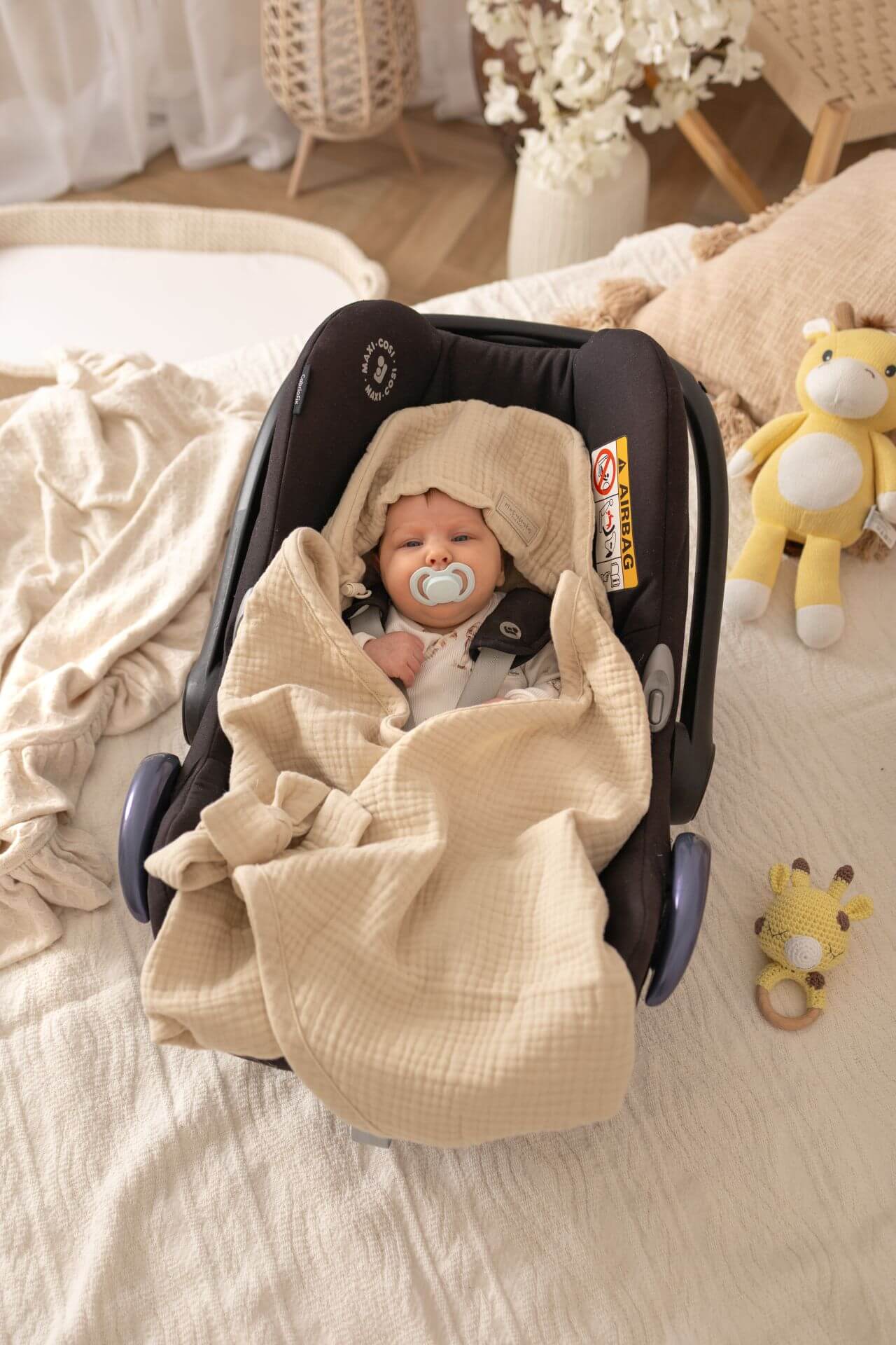 Letní zavinovací deka do autosedačky – 4vrstvá mušelínová bavlna (5 barev)