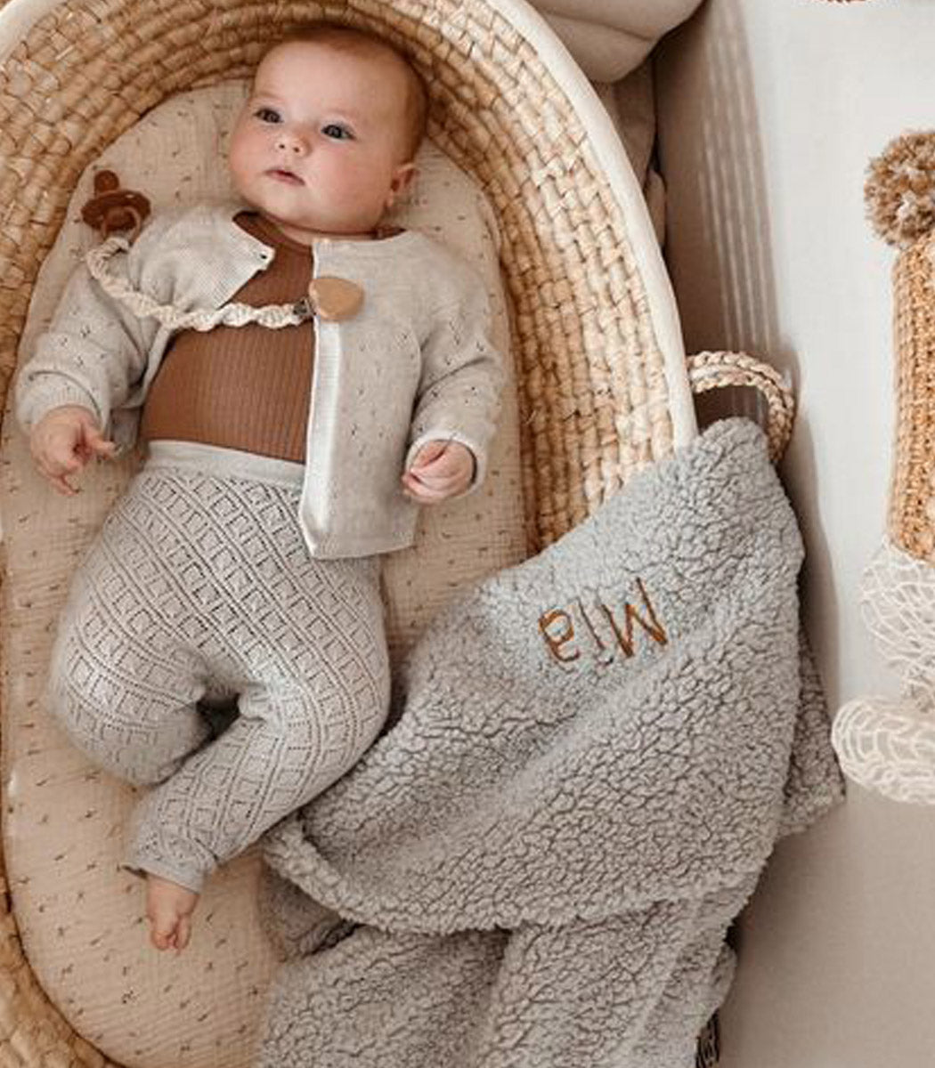 Personalizovaná plyšová dětská deka s výšivkou – vyrobena na zakázku