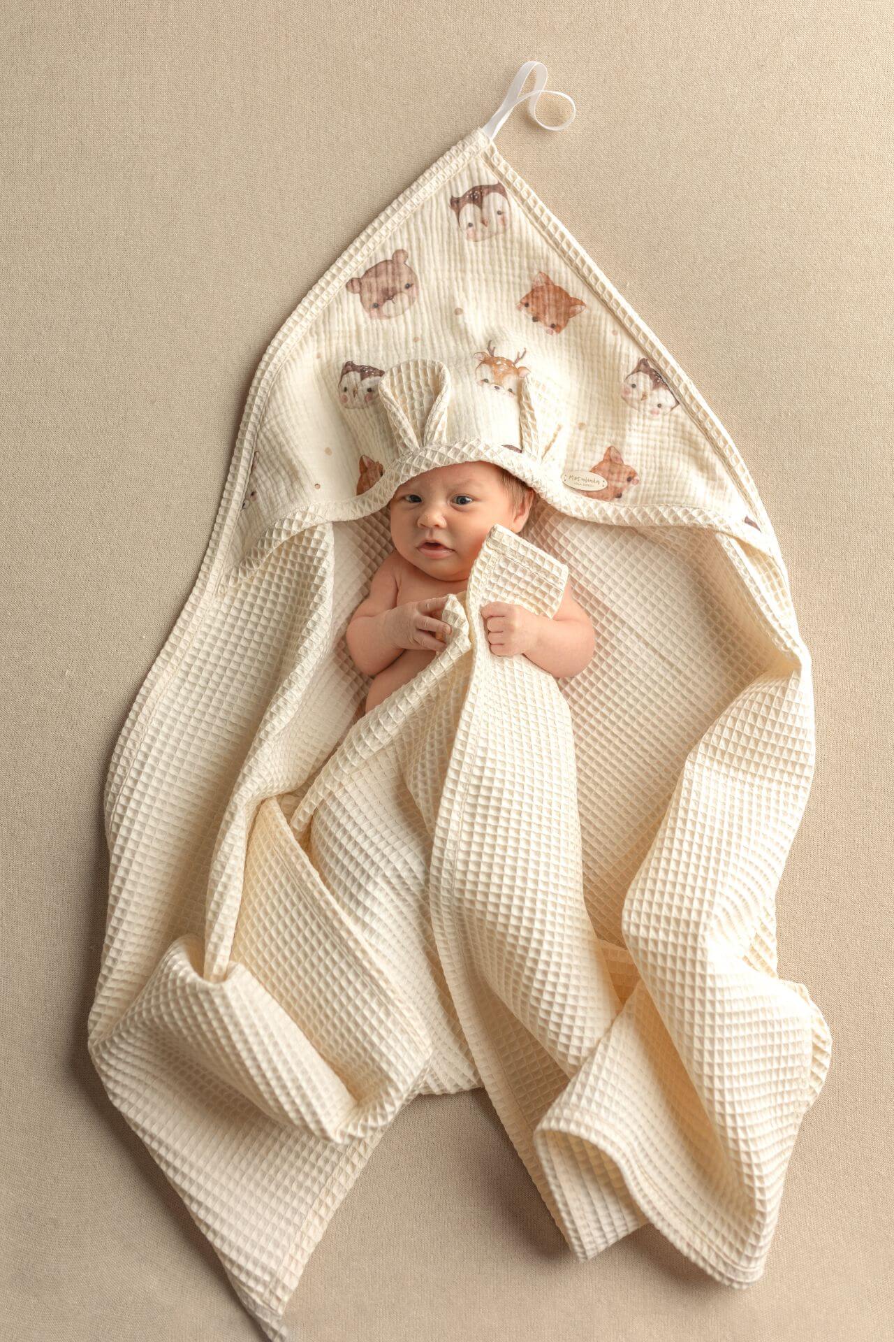 Dětská osuška z vaflové bavlny s kapucí – Forest Friends (100×100 cm)