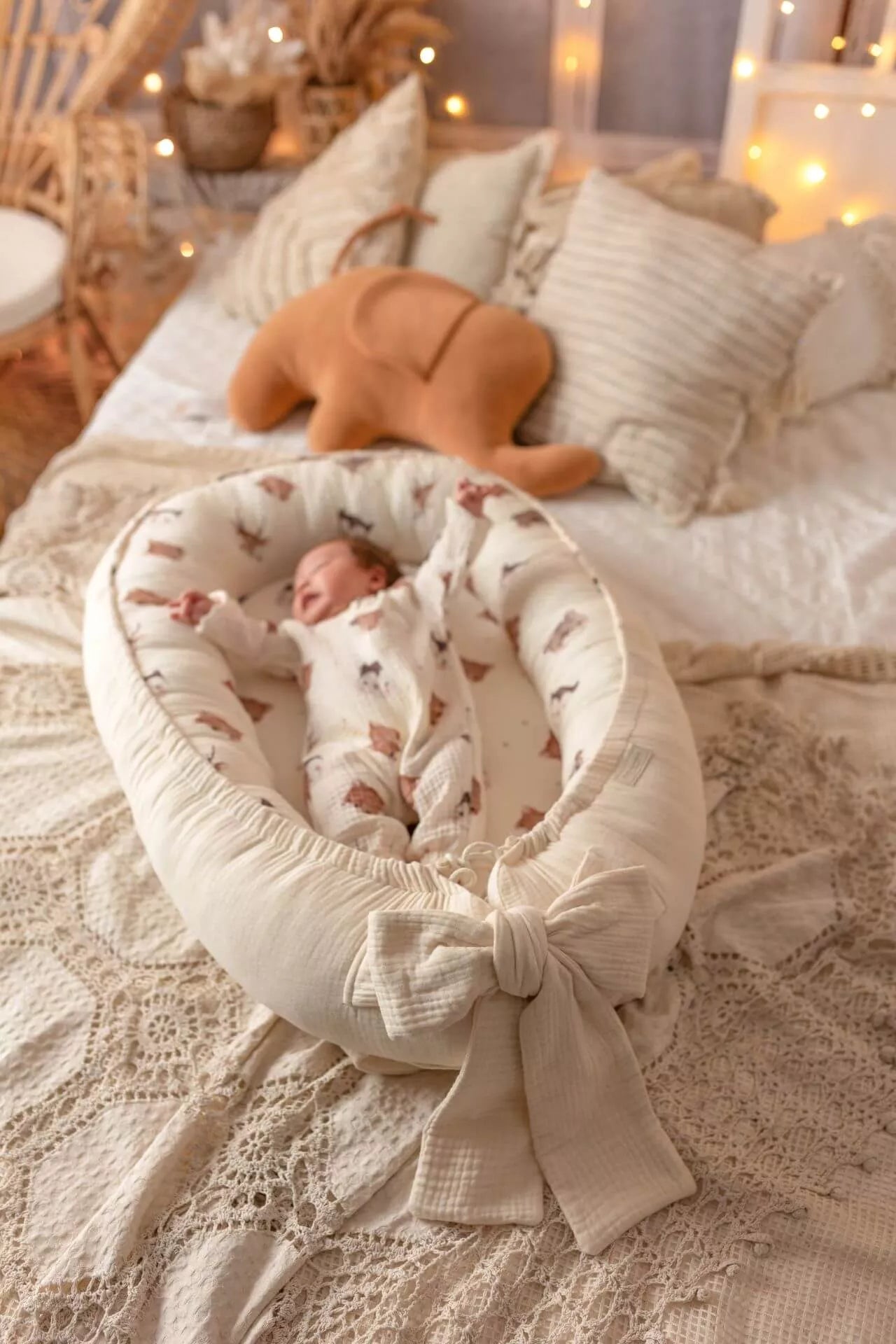 Ručně vyráběné hnízdečko pro miminka z měkkého mušelínu - Forest Friends