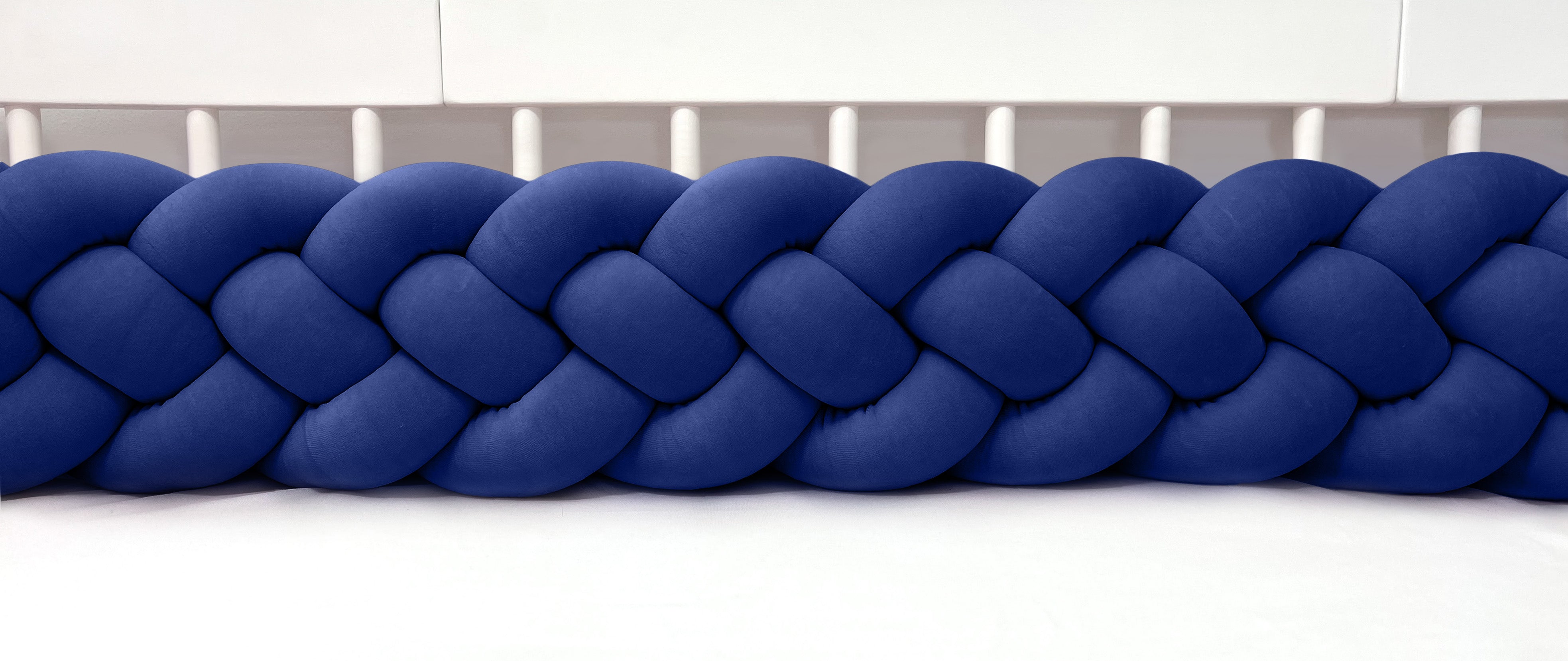 Mantinel do postýlky – Pletený cop 4-pramenný - Tmavě modrý (120-400 cm)