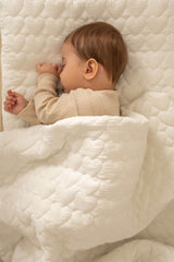 Mušelínová ložní souprava s výplní pro miminka (přikrývka + polštář) – Prošívaná srdíčka