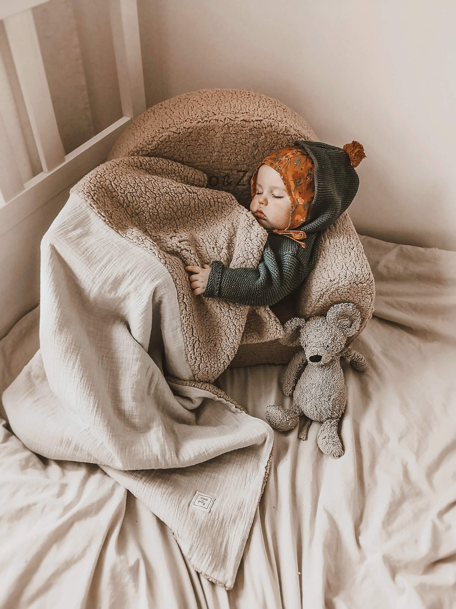 Personalizovaná plyšová dětská deka s výšivkou – vyrobena na zakázku