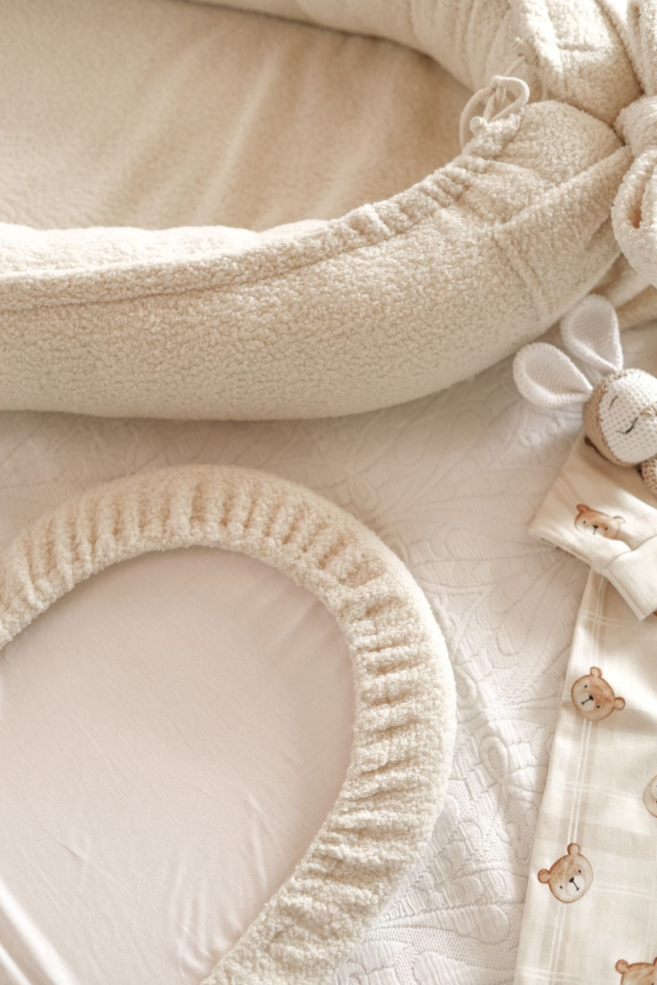 Ručně šité Bouclé hnízdečko pro miminka (5 barev)