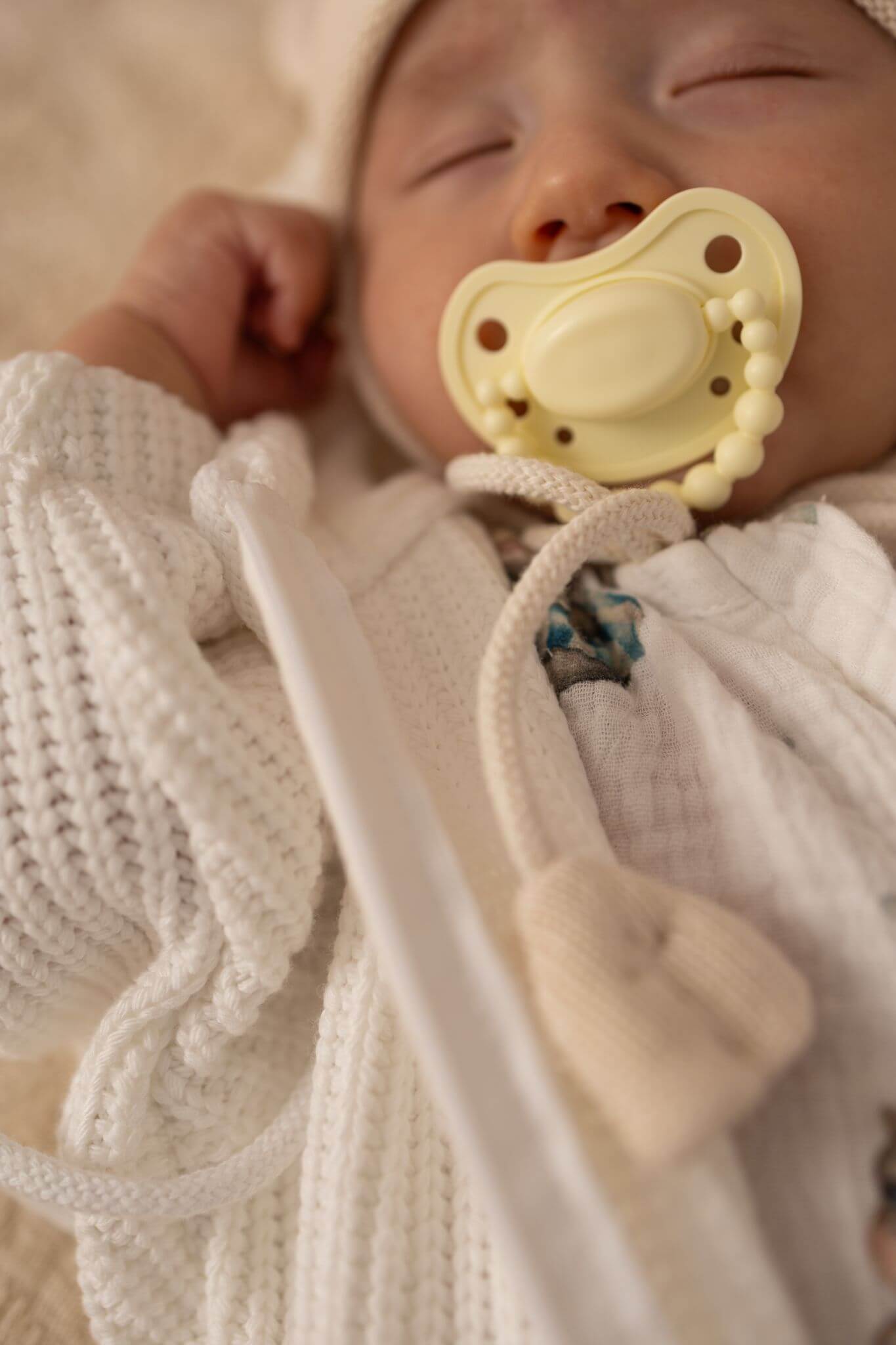 Svetrová kombinéza pro miminko z bavlny s kapucí