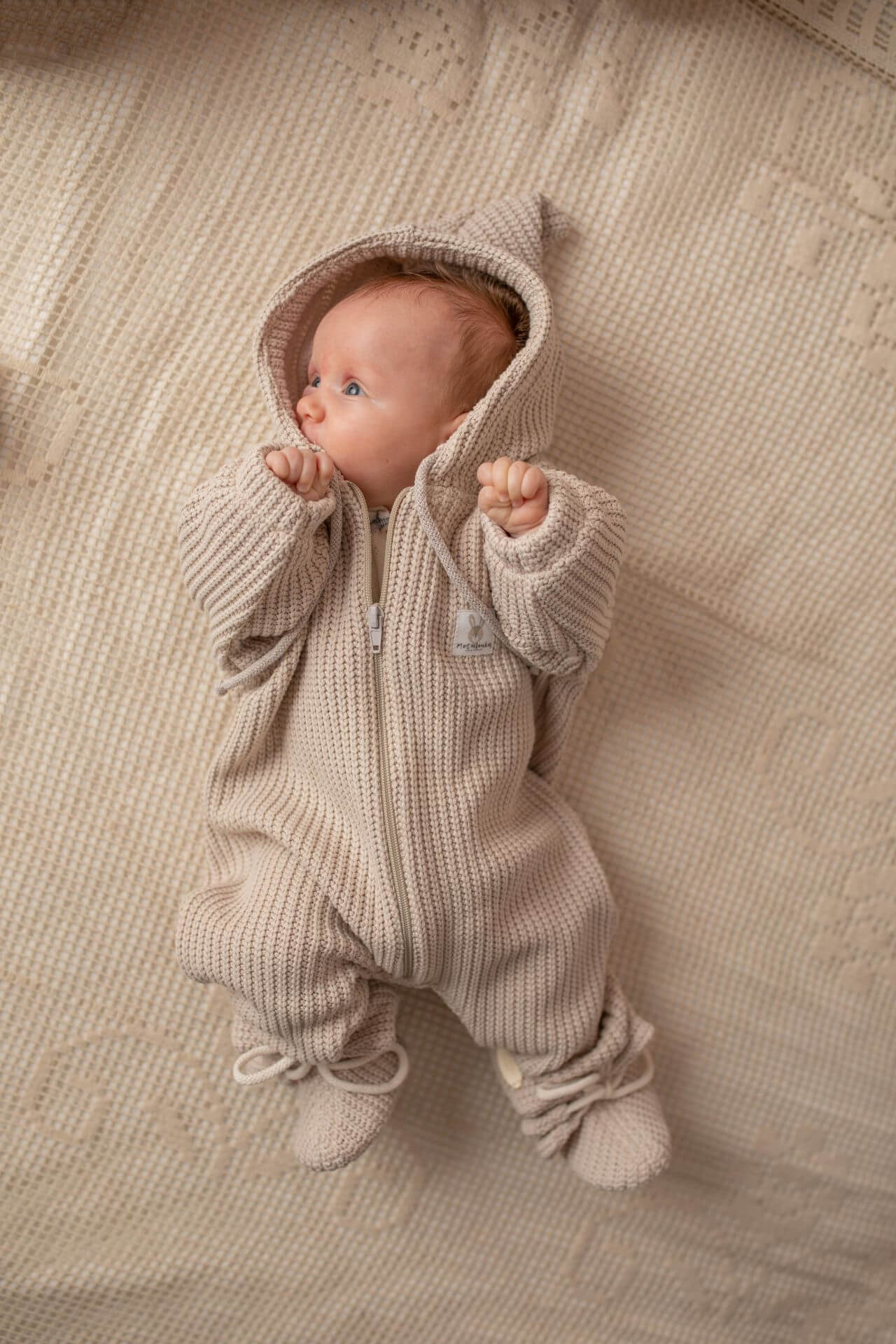 Svetrová kombinéza pro miminko z bavlny s kapucí