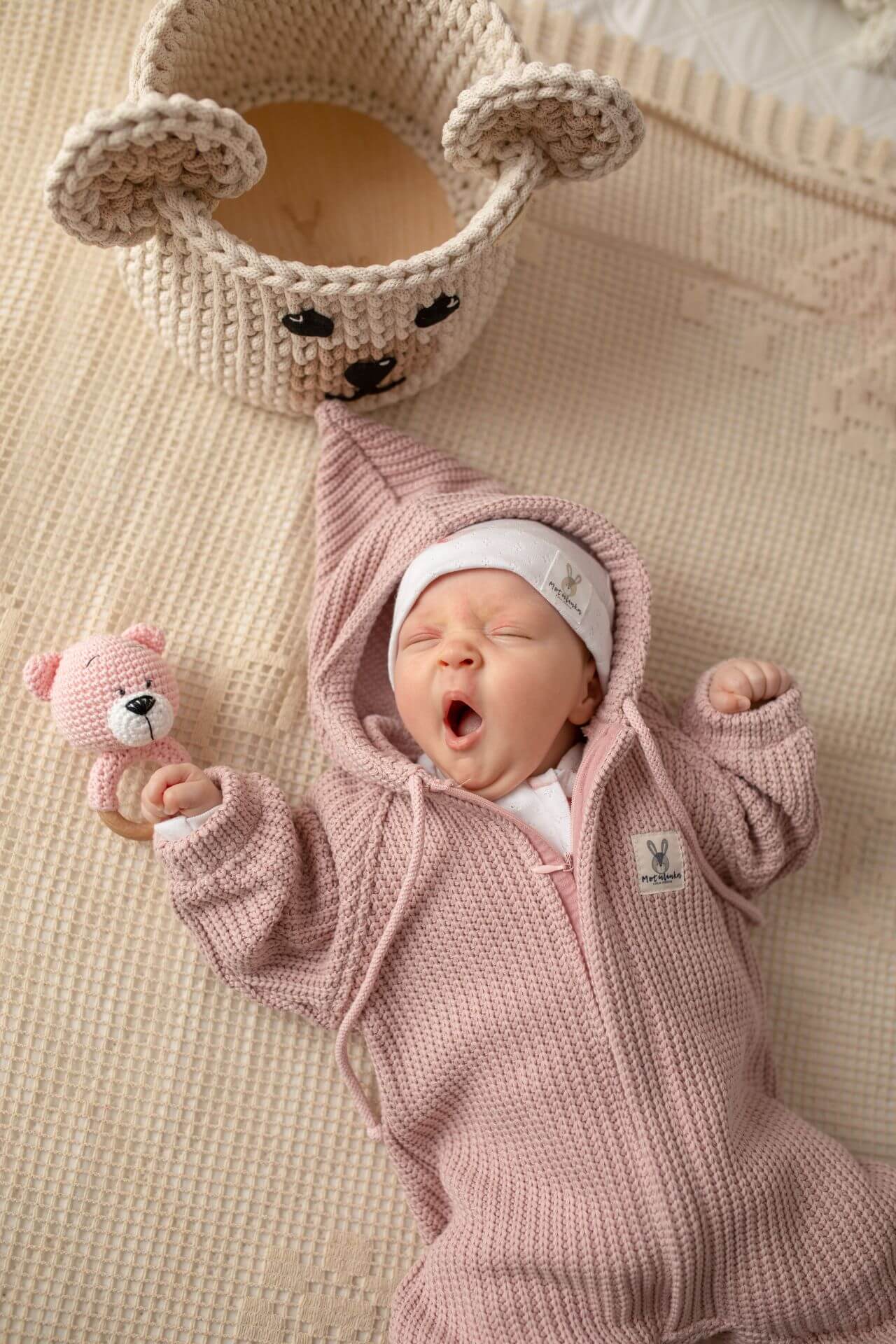 Svetrová kombinéza pro miminko z bavlny s kapucí