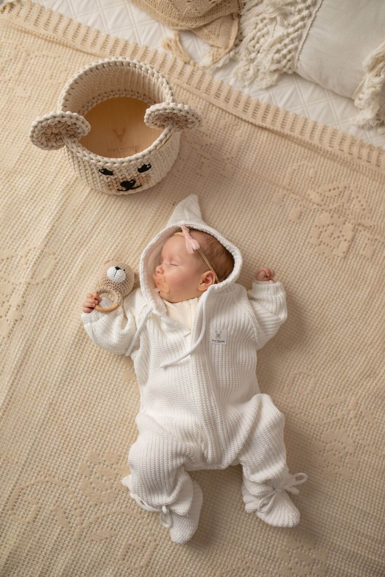 Svetrová kombinéza pro miminko z bavlny s kapucí