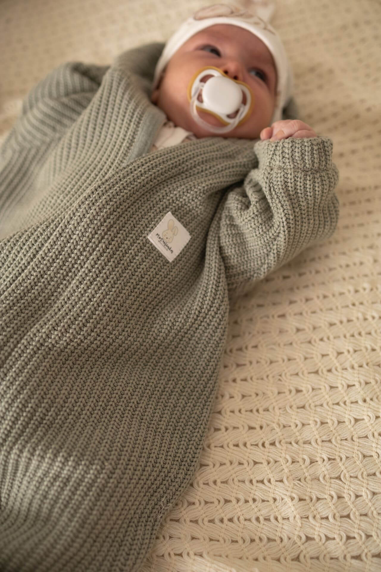 Svetrová kombinéza pro miminko z bavlny s kapucí