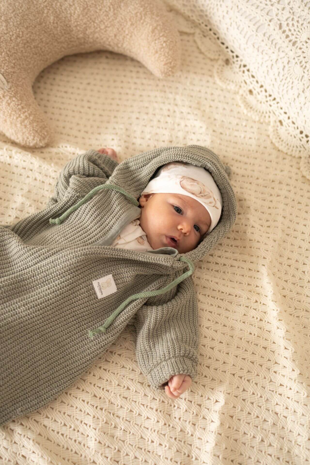 Svetrová kombinéza pro miminko z bavlny s kapucí