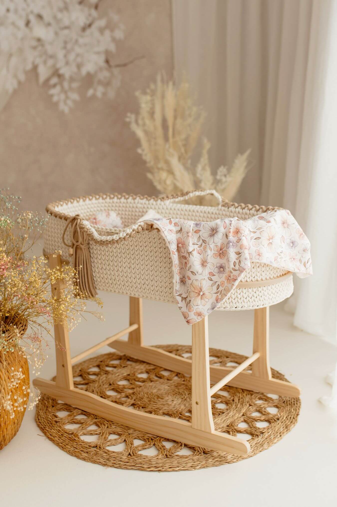 Ručně háčkovaný Mojžíšův košík pro miminko - dvoubarevný