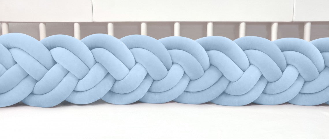 Mantinel do postýlky – Dvojitý pletený cop - Světle modrý (120-400 cm)