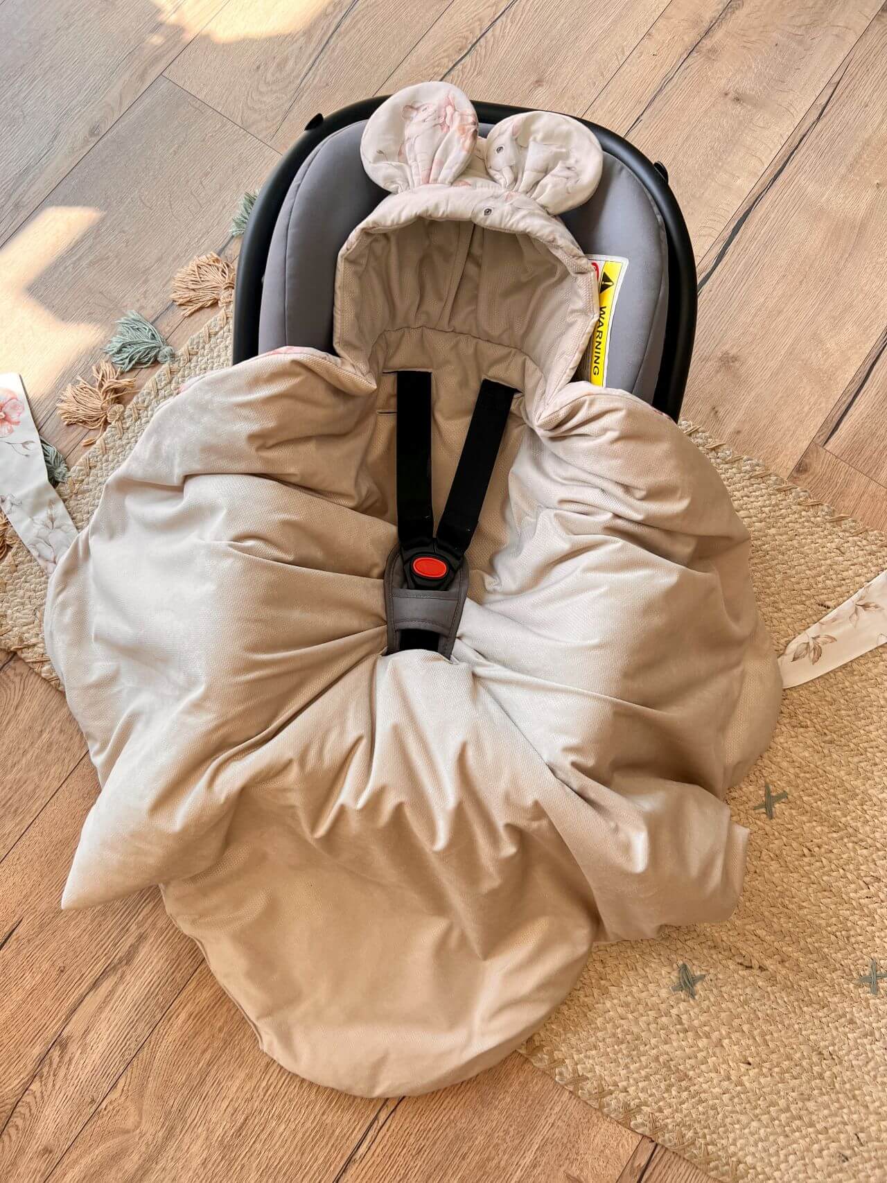 Zavinovačka pro miminka do autosedačky – samet a bavlna – Pastel Meadow s béžovým sametem