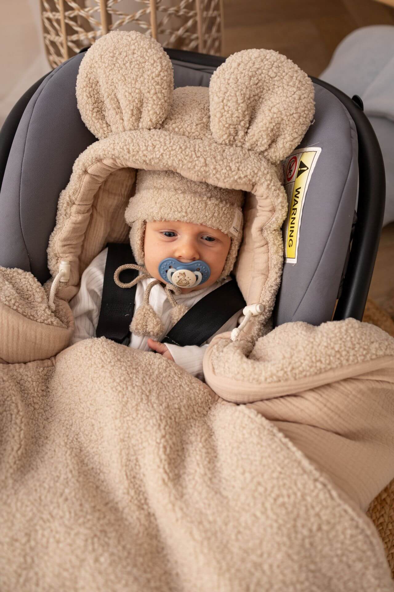 Zavinovačka do autosedačky pro miminka – Bouclé (5 barev)