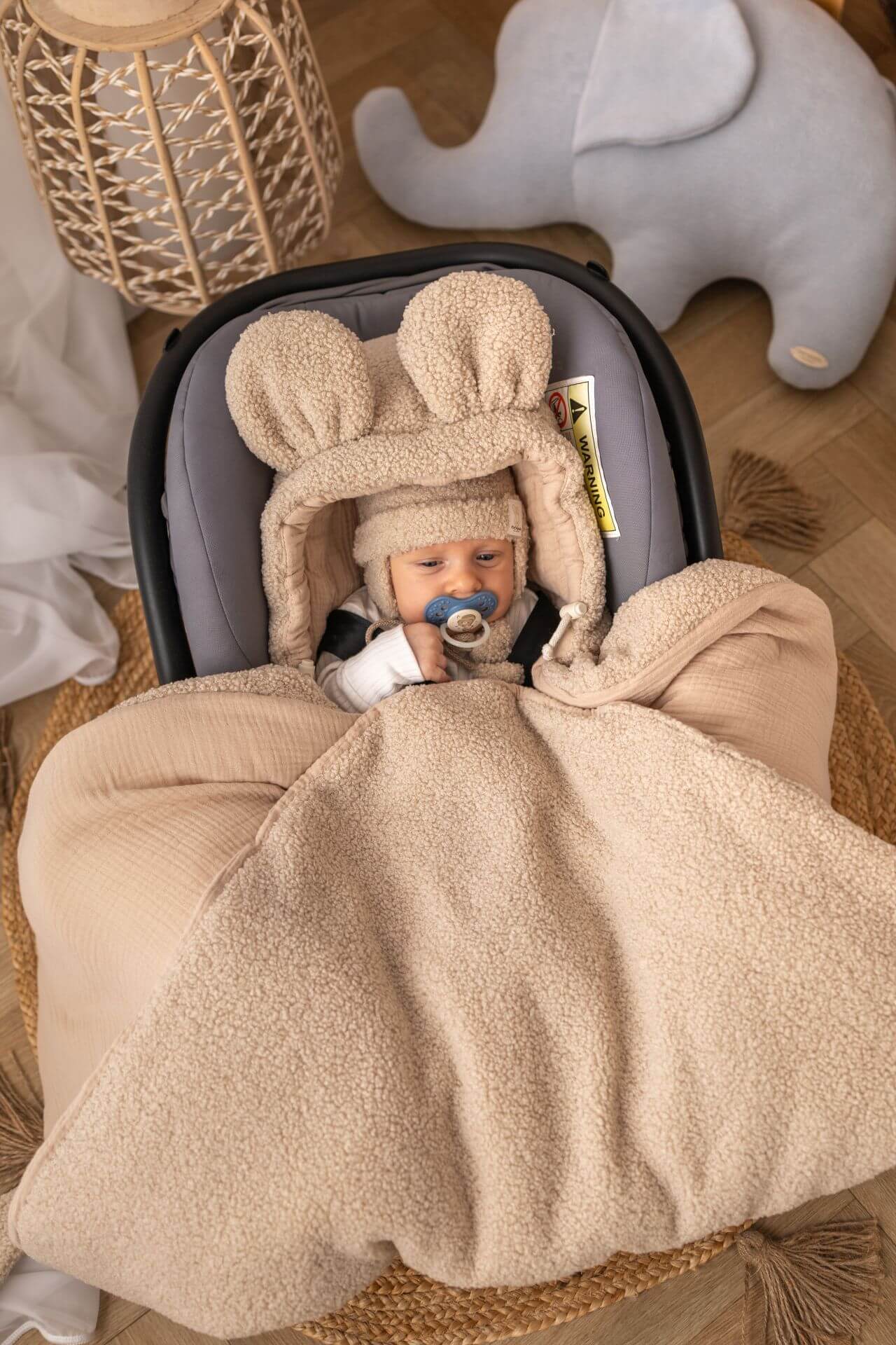 Zavinovačka do autosedačky pro miminka – Bouclé (5 barev)