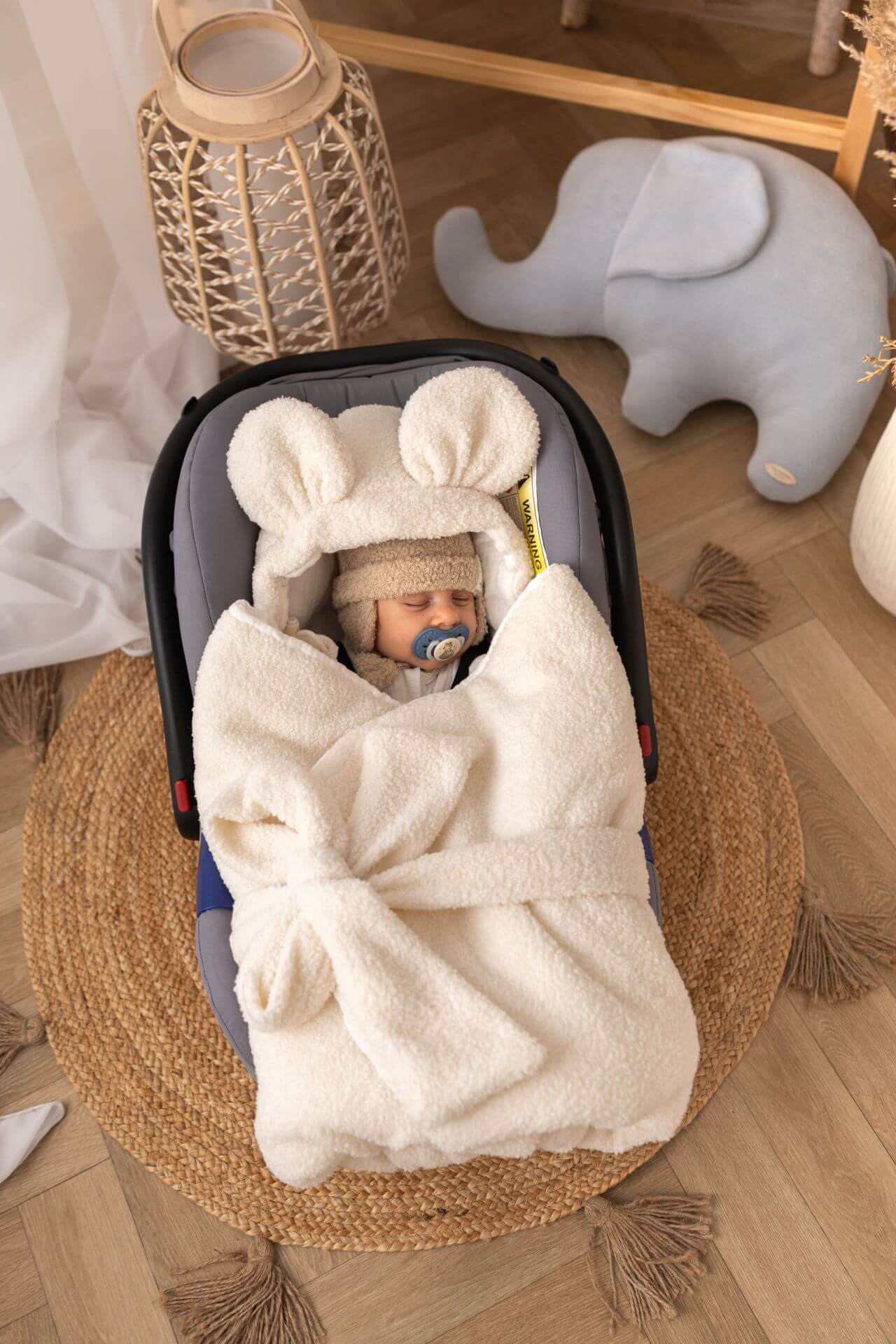 Zavinovačka do autosedačky pro miminka – Bouclé (5 barev)