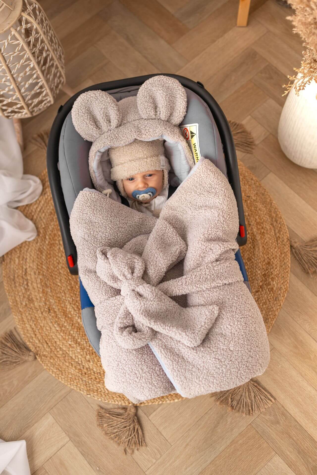 Zavinovačka do autosedačky pro miminka – Bouclé (5 barev)